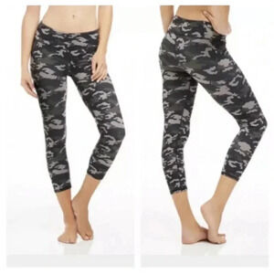 Fabletics Lima Capri Camo Crops Size S